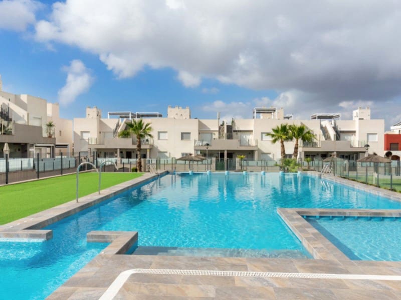 2 Zimmer Apartment zu verkaufen in Torrevieja mit Pool Garage - 255.000 € (Ref: 10063563)