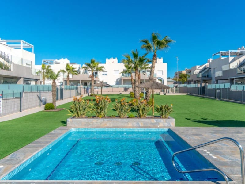 2 Zimmer Apartment zu verkaufen in Torrevieja mit Pool Garage - 255.000 € (Ref: 10063563)