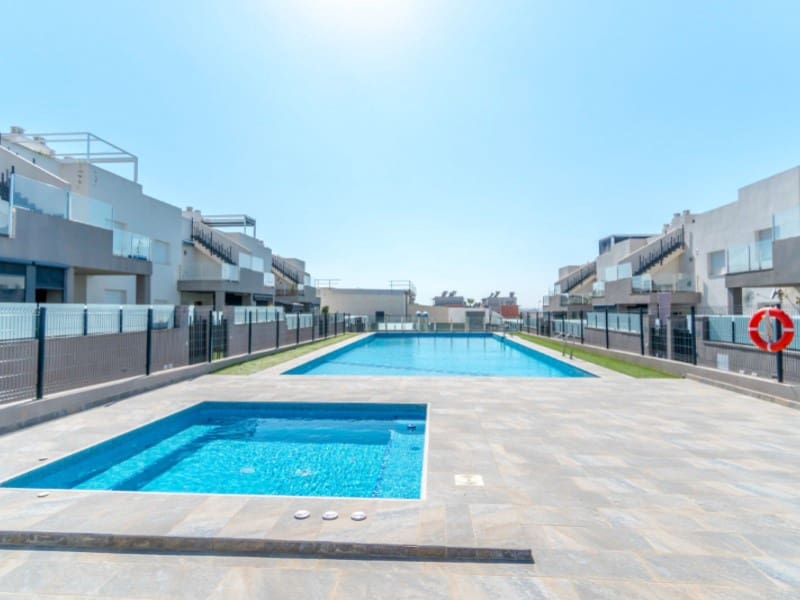 2 Zimmer Apartment zu verkaufen in Torrevieja mit Pool Garage - 255.000 € (Ref: 10063563)