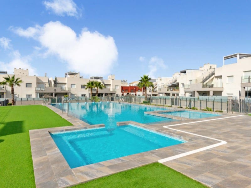2 Zimmer Apartment zu verkaufen in Torrevieja mit Pool Garage - 255.000 € (Ref: 10063563)