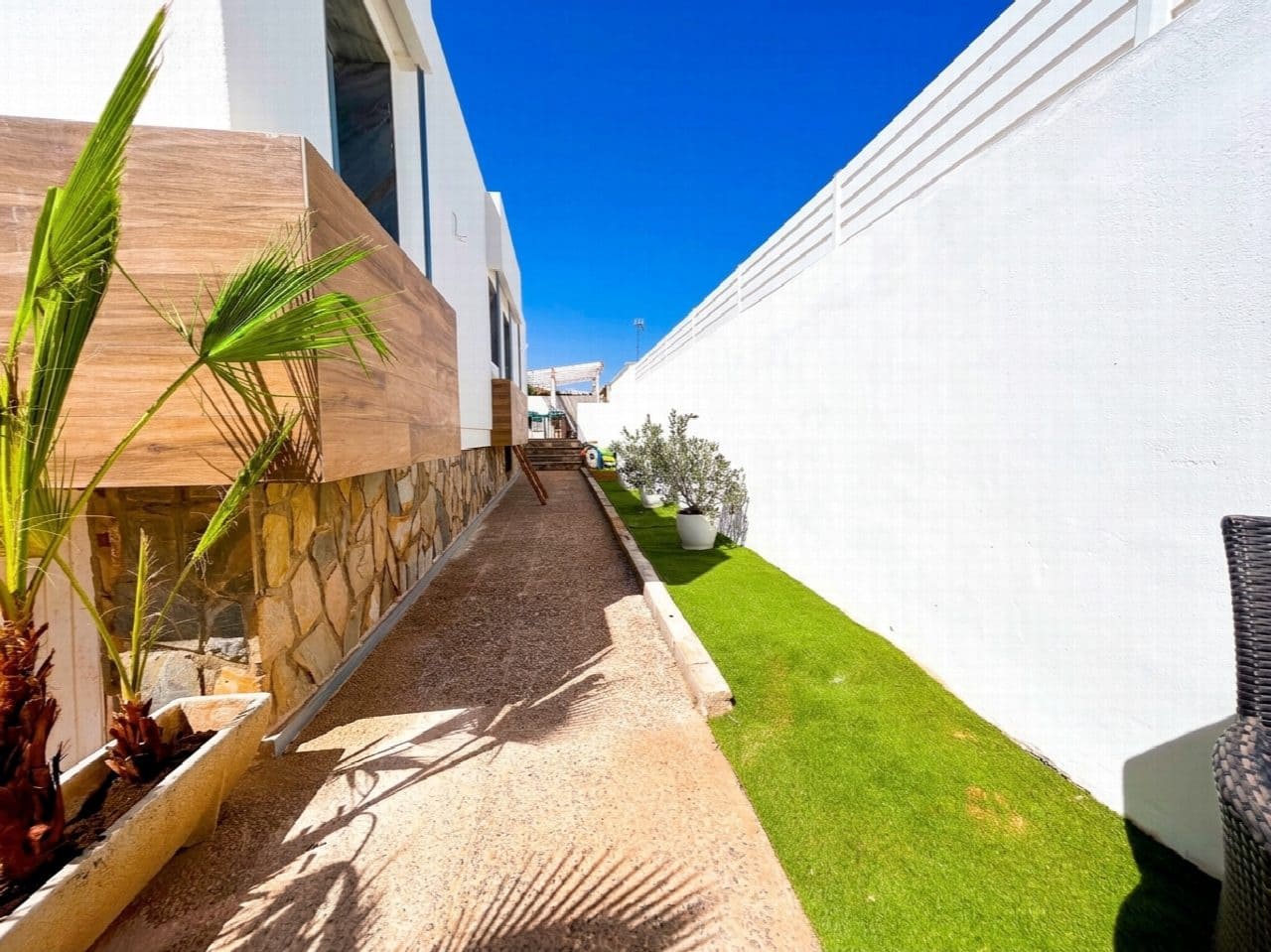 5 bedroom Villa for sale in Mar de Cristal with pool garage - € 575,000 (Ref: 10063568)