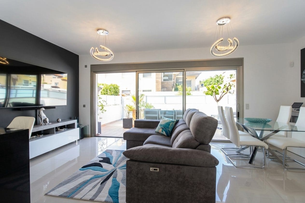 5 slaapkamer Villa te koop in Villamartin met zwembad garage - € 459.950 (Ref: 10063570)