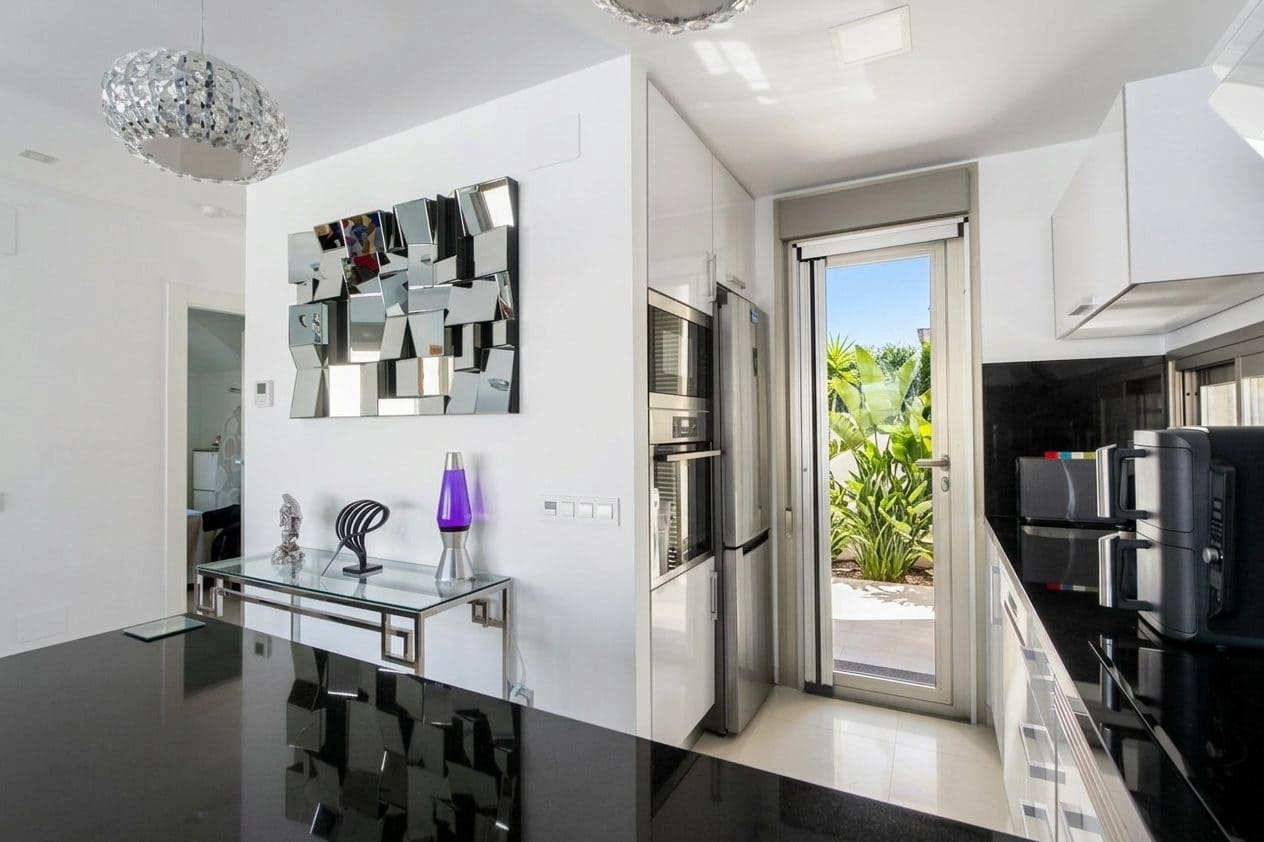 5 slaapkamer Villa te koop in Villamartin met zwembad garage - € 459.950 (Ref: 10063570)