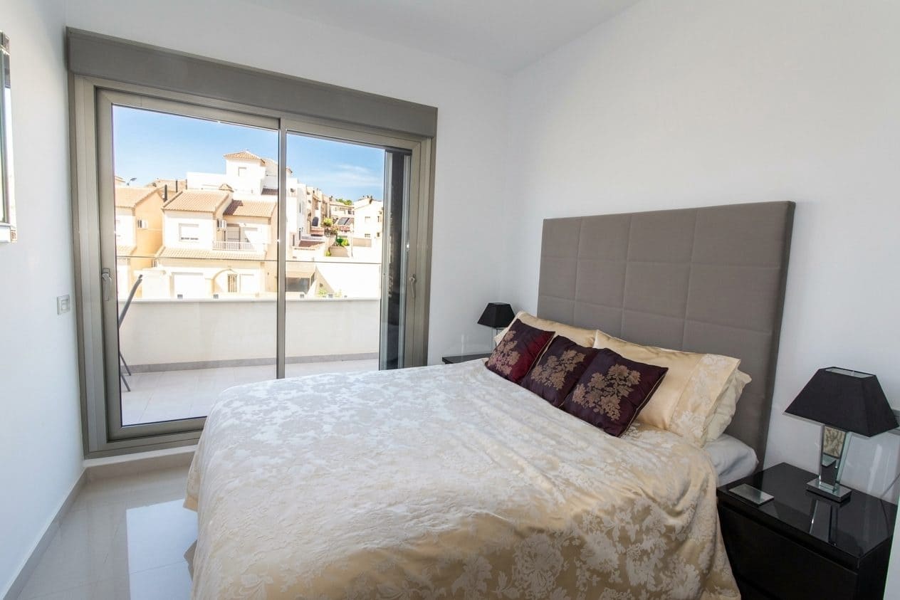 5 slaapkamer Villa te koop in Villamartin met zwembad garage - € 459.950 (Ref: 10063570)