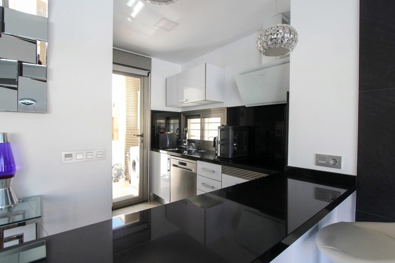 5 slaapkamer Villa te koop in Villamartin met zwembad garage - € 459.950 (Ref: 10063570)