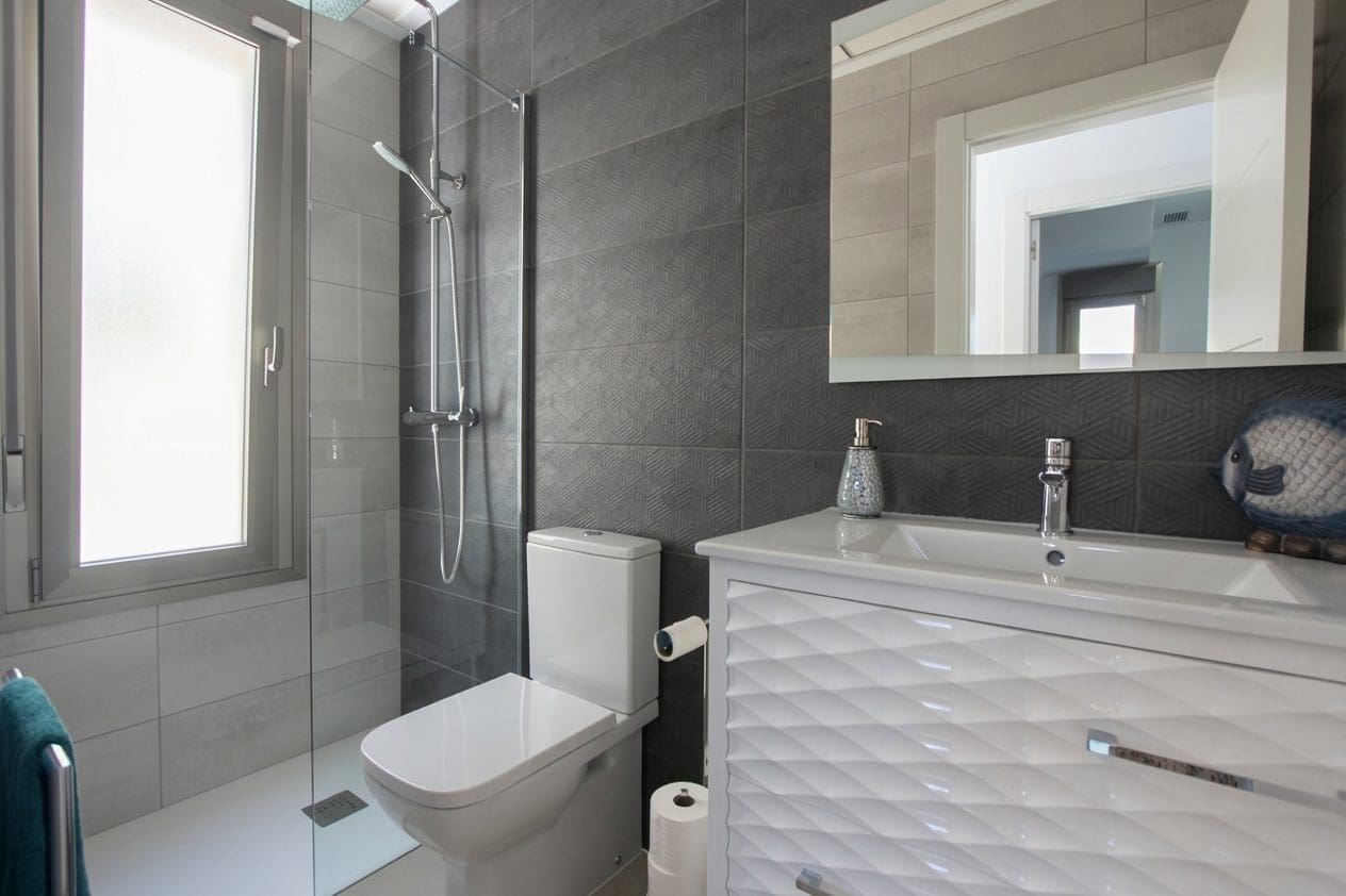 5 slaapkamer Villa te koop in Villamartin met zwembad garage - € 459.950 (Ref: 10063570)