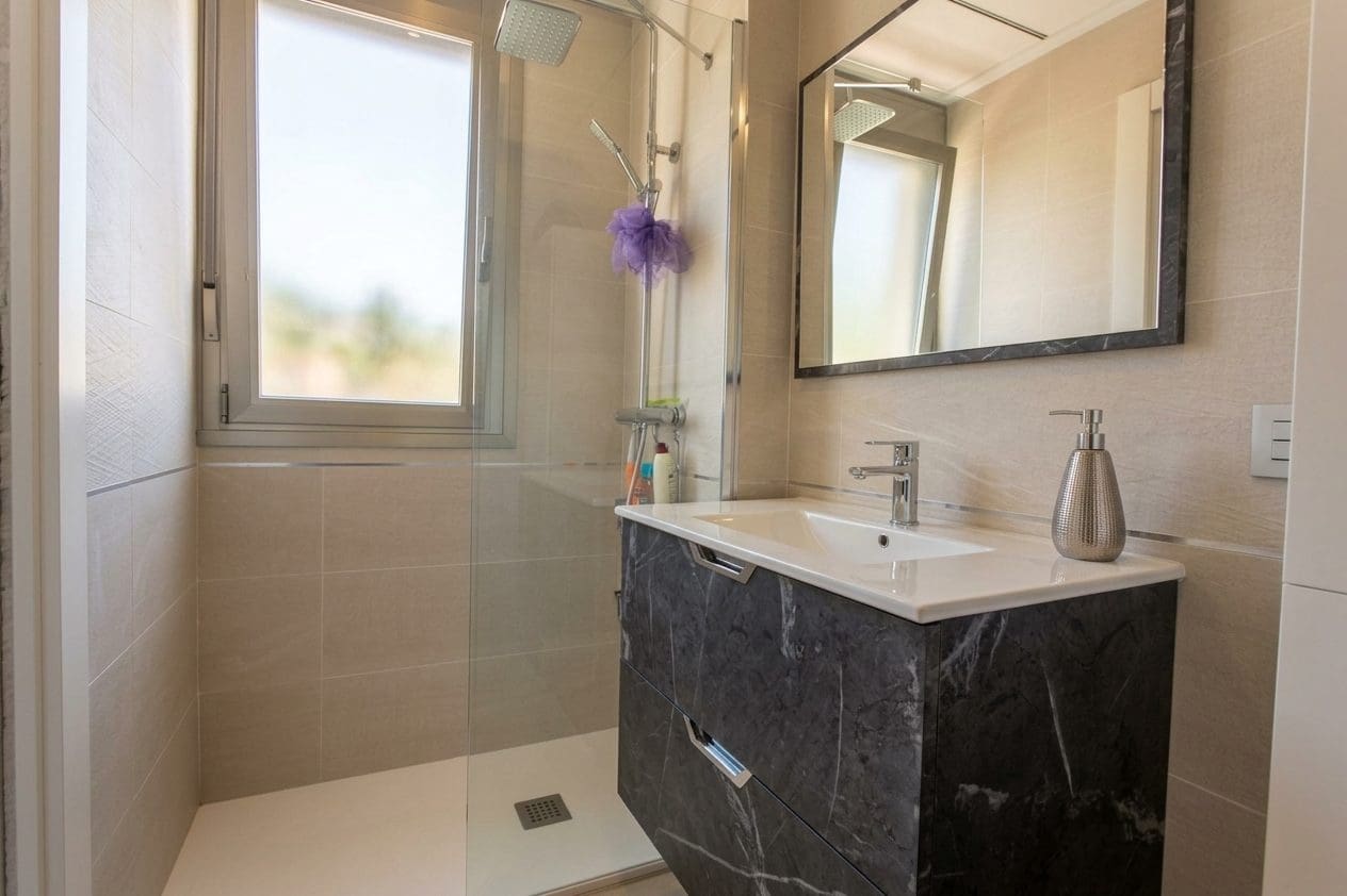 5 slaapkamer Villa te koop in Villamartin met zwembad garage - € 459.950 (Ref: 10063570)