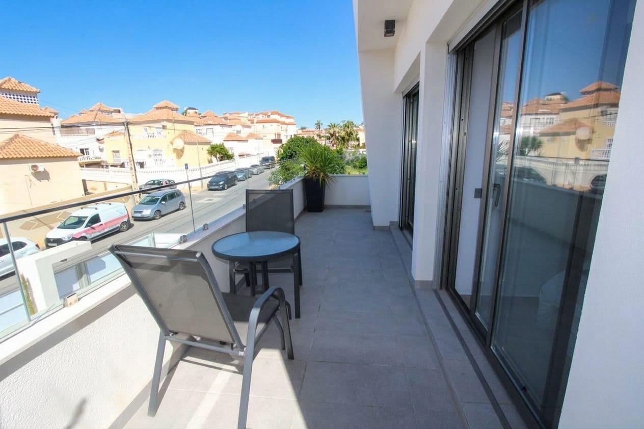 5 slaapkamer Villa te koop in Villamartin met zwembad garage - € 459.950 (Ref: 10063570)