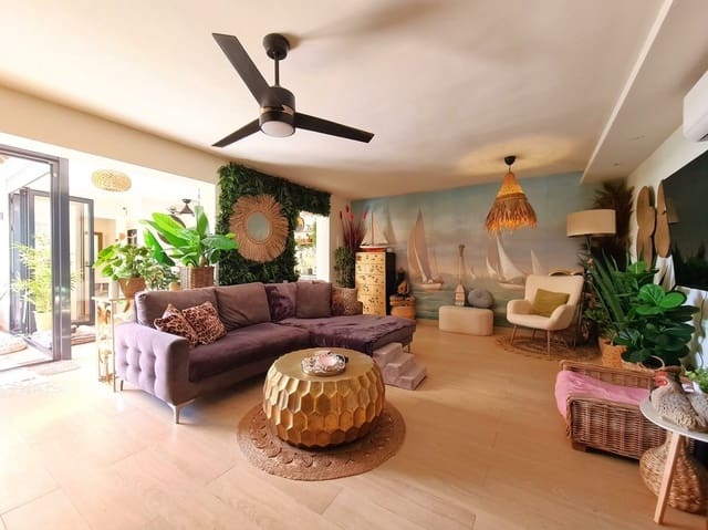 3 bedroom Villa for sale in Zona Calvario, Estepona - € 849,000 (Ref: 10063571)