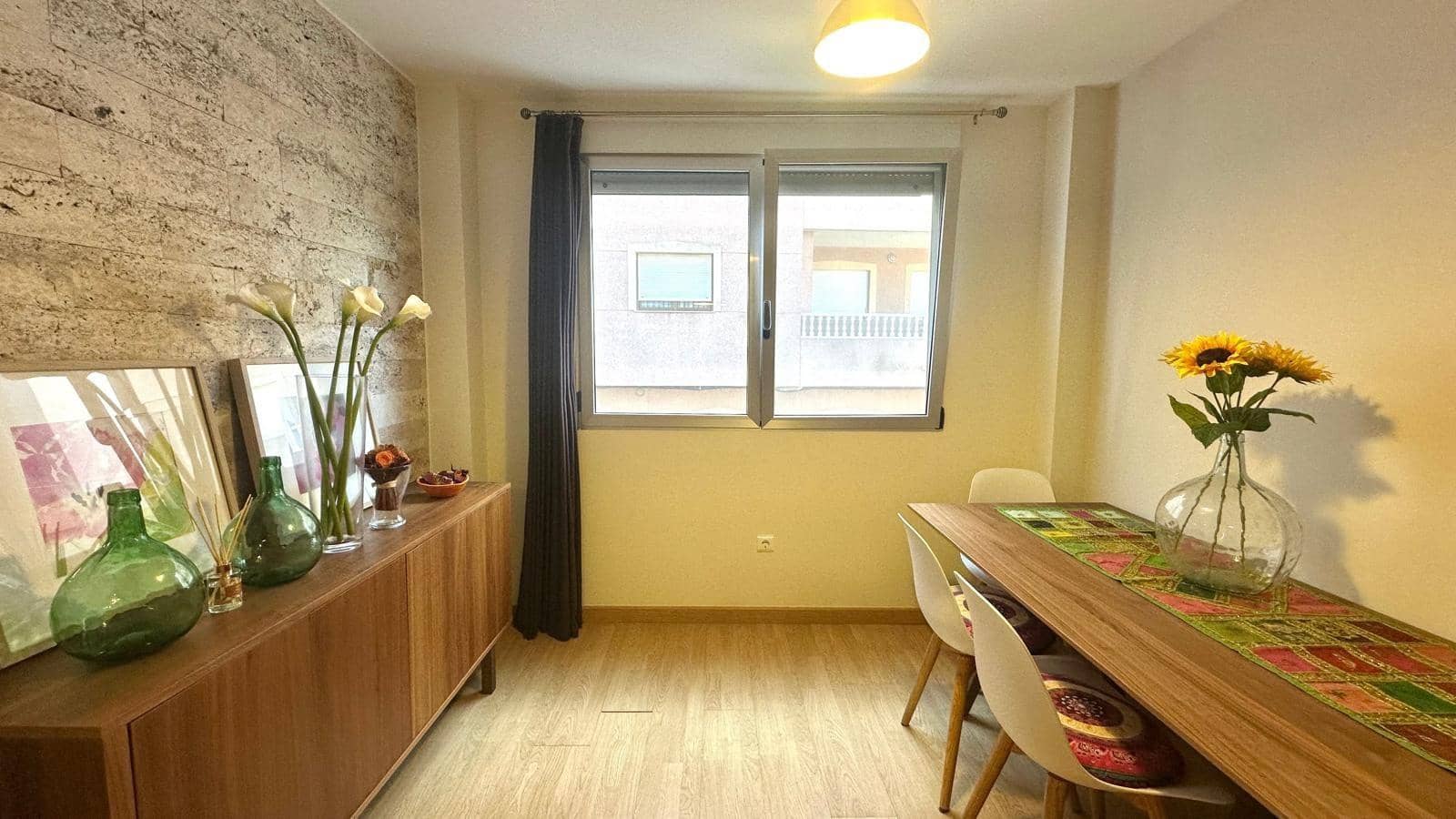 Apartamento de 2 habitaciones en Torrevieja en venta - 177.900 € (Ref: 10063593)