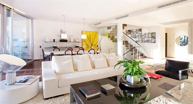 4 sypialnia Dom na sprzedaż w Casco Antiguo, Marbella z basenem garażem - 1 856 950 € (Ref: 10071033)