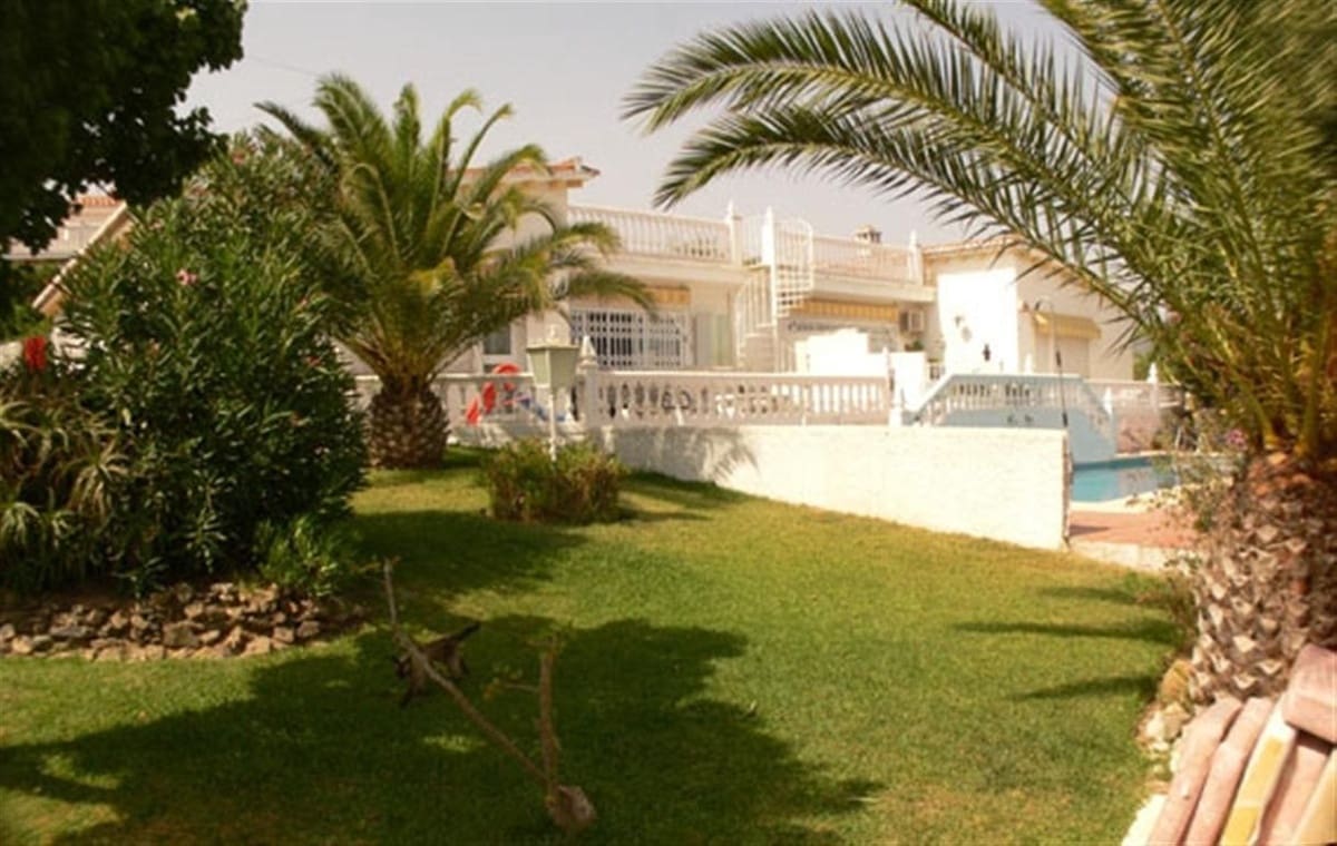 2 bedroom Villa for sale in Mijas Costa with pool garage - € 850,000 (Ref: 10071034)