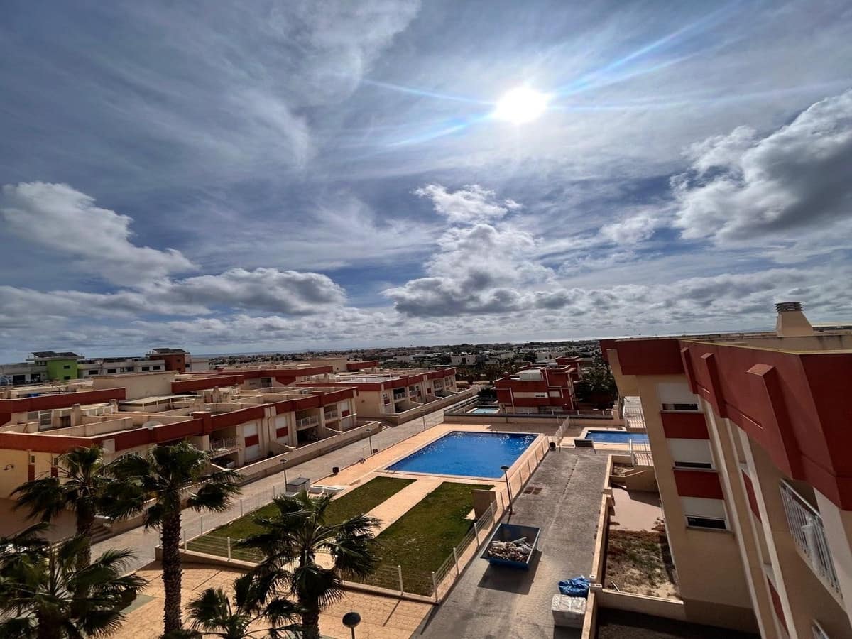 2 makuuhuone Huoneisto myytävänä paikassa Orihuela Costa mukana uima-altaan - 200 500 € (Ref: 10071035)