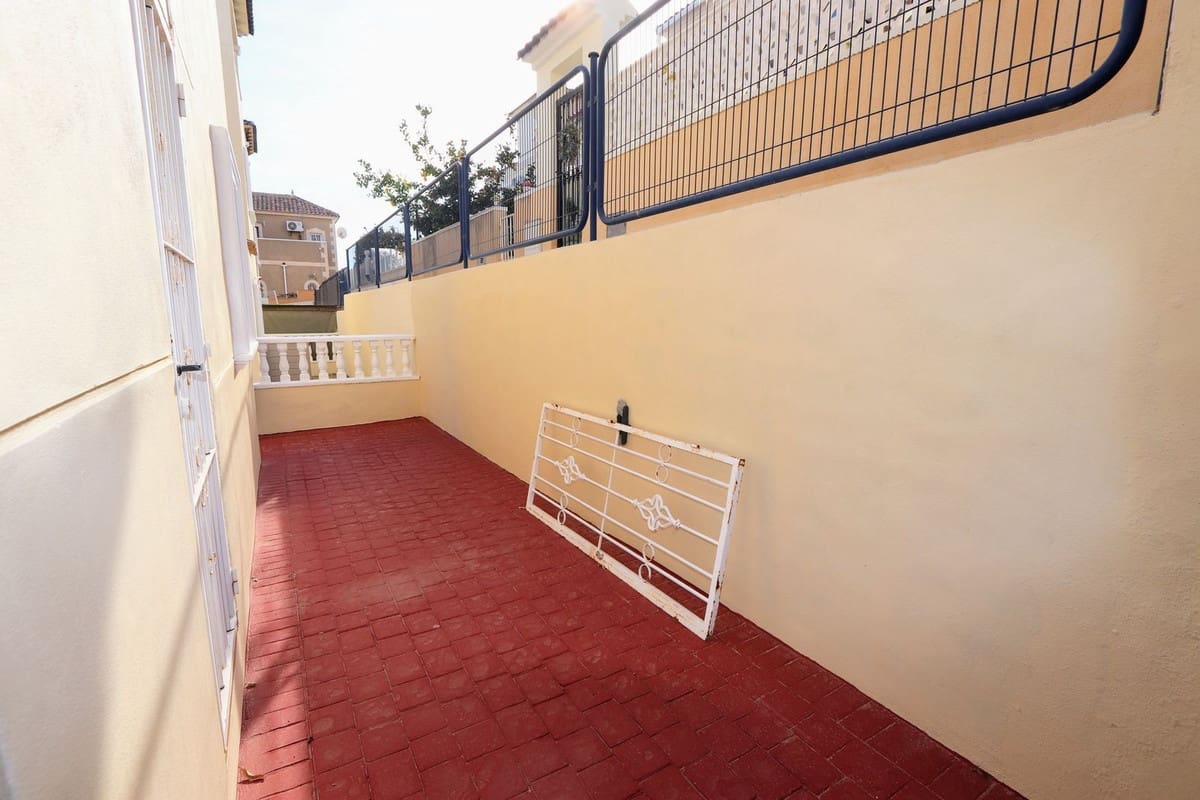 3 sovrum Villa till salu i Villamartin med pool garage - 295 000 € (Ref: 10071038)