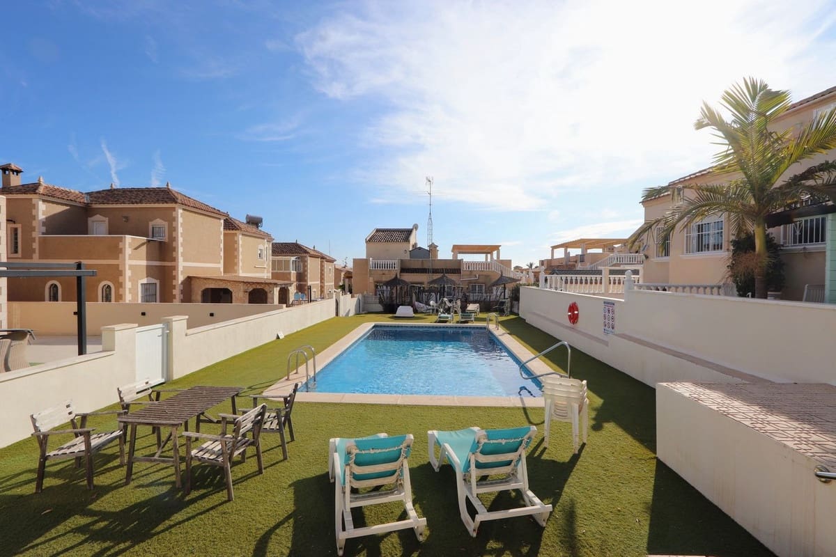 3 sovrum Villa till salu i Villamartin med pool garage - 295 000 € (Ref: 10071038)