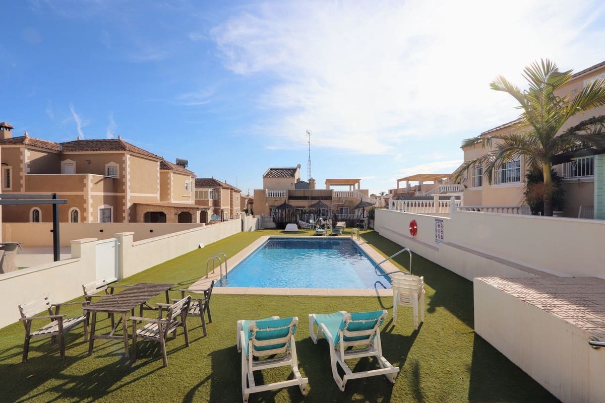 3 sovrum Villa till salu i Villamartin med pool garage - 295 000 € (Ref: 10071038)