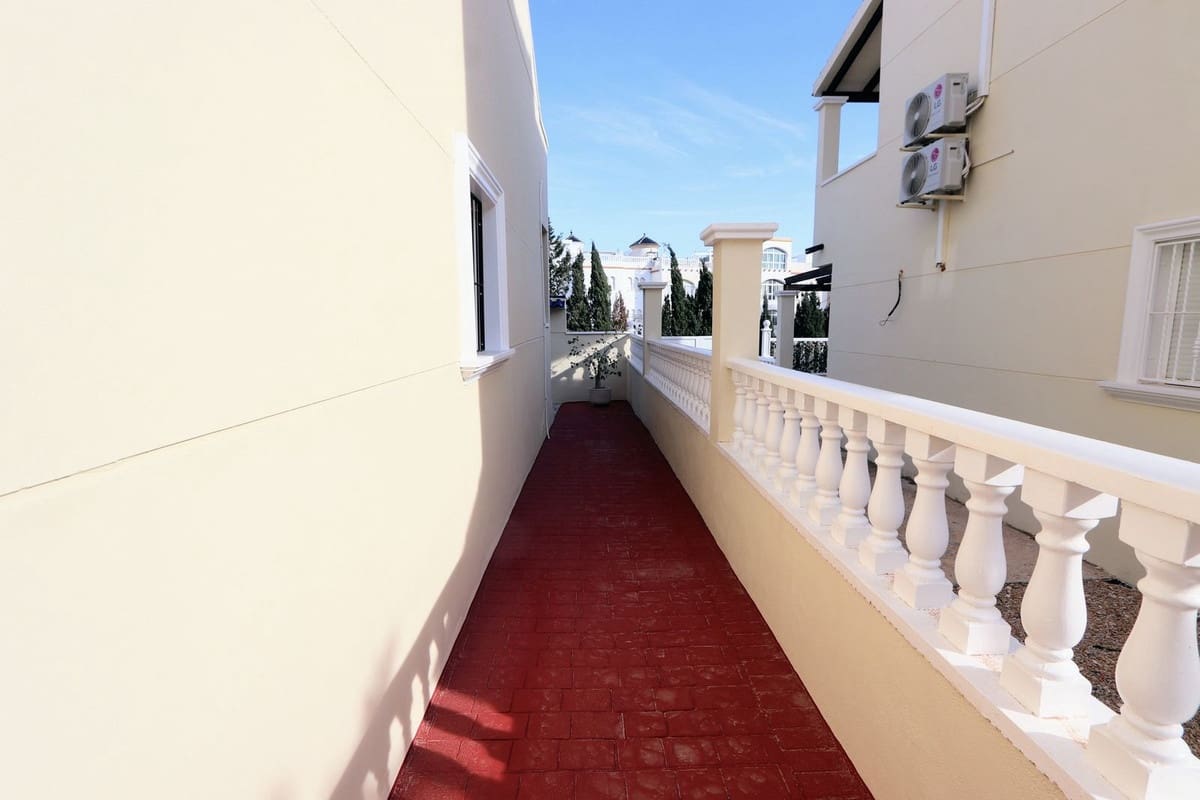 3 sovrum Villa till salu i Villamartin med pool garage - 295 000 € (Ref: 10071038)
