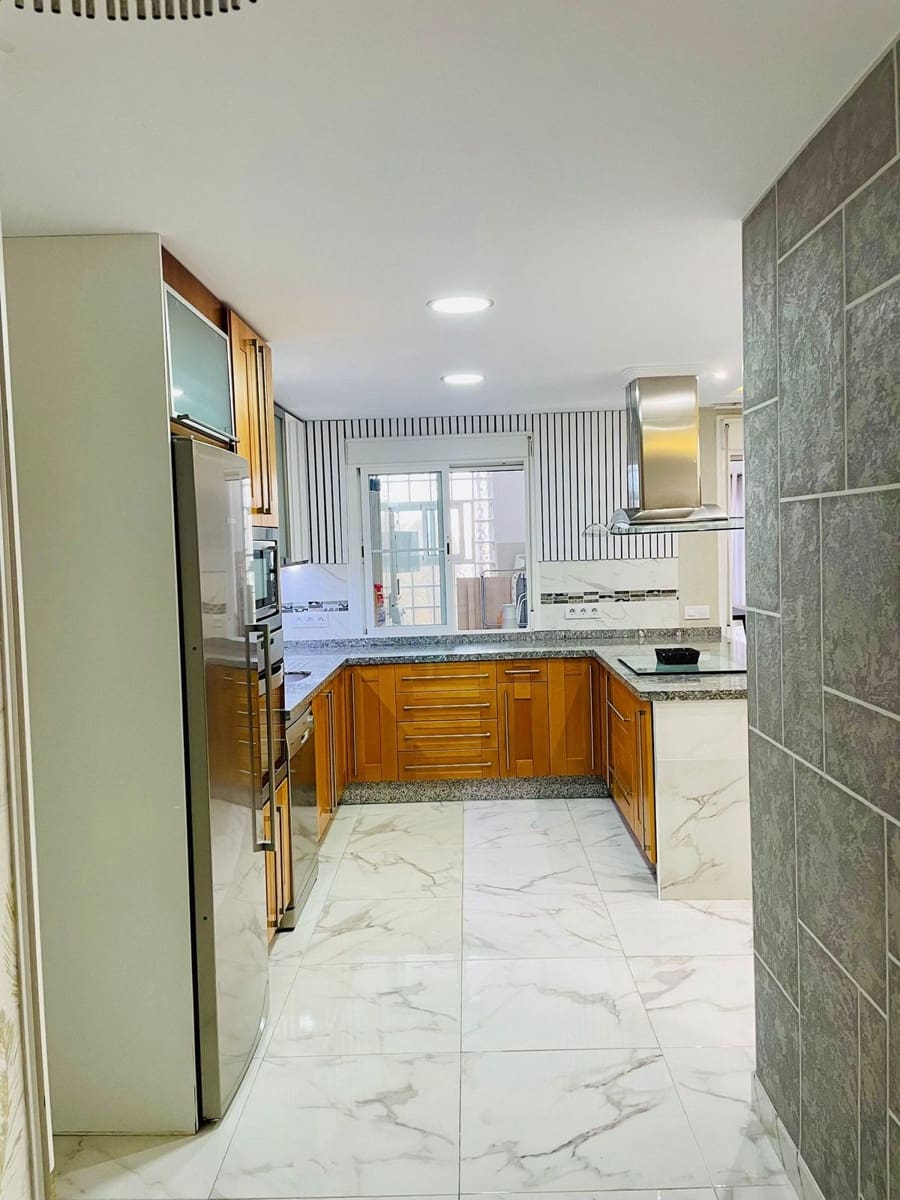 Apartamento de 2 habitaciones en Estepona en venta con piscina - 379.000 € (Ref: 10071072)
