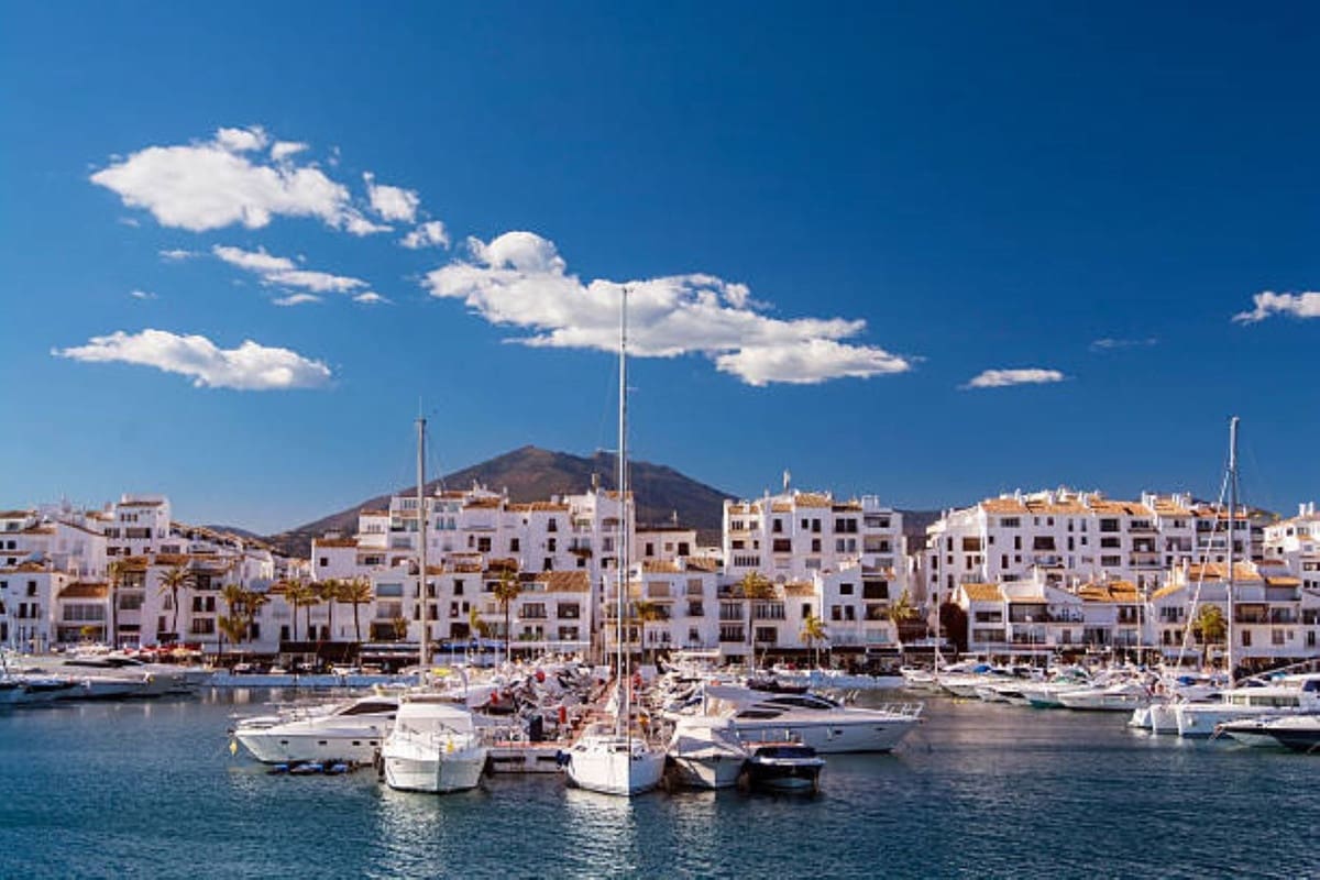 2 Zimmer Apartment zu verkaufen in Puerto Banus mit Pool Garage - 1.290.000 € (Ref: 10071161)