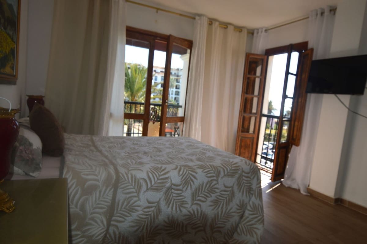 2 Zimmer Apartment zu verkaufen in La Duquesa / Puerto de la Duquesa - 375.000 € (Ref: 10071167)
