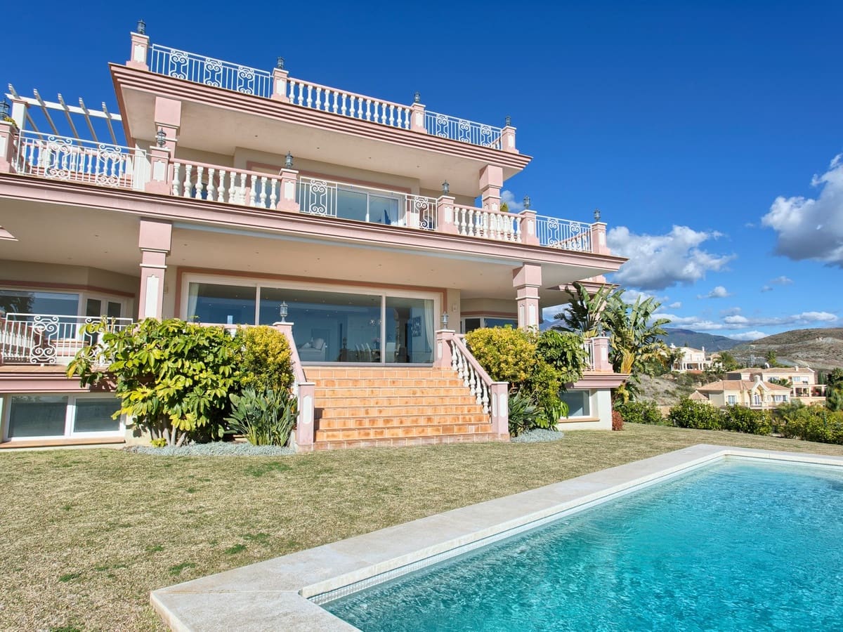 Chalet de 8 habitaciones en Benahavís en venta con piscina garaje - 3.995.000 € (Ref: 10071179)