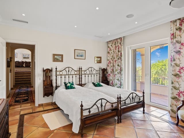 4 soveværelse Villa til salg i Montemayor - Marbella Club, Benahavís med swimmingpool garage - € 3.250.000 (Ref: 10071180)