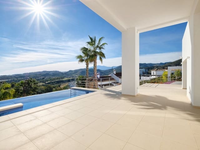 Chalet de 4 habitaciones en Los Arqueros - Puerto del Almendro, Benahavís en venta con piscina garaje - 2.300.000 € (Ref: 10071181)