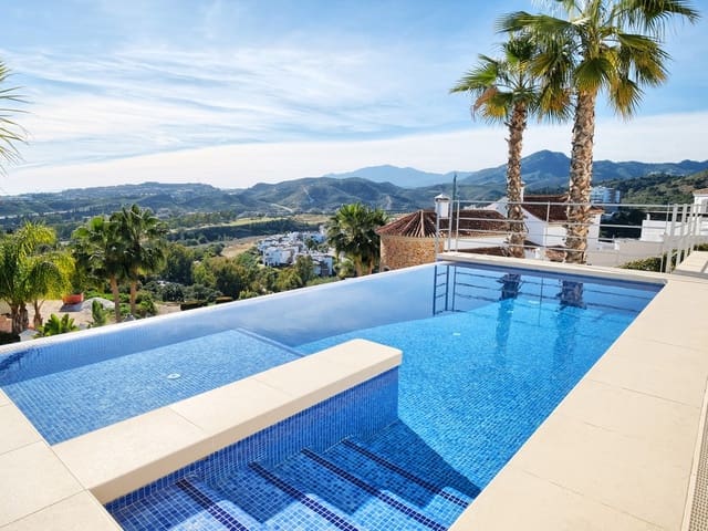 Chalet de 4 habitaciones en Los Arqueros - Puerto del Almendro, Benahavís en venta con piscina garaje - 2.300.000 € (Ref: 10071181)