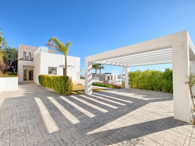 Chalet de 4 habitaciones en Los Arqueros - Puerto del Almendro, Benahavís en venta con piscina garaje - 2.300.000 € (Ref: 10071181)
