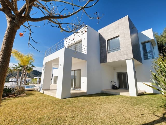 Chalet de 4 habitaciones en Los Arqueros - Puerto del Almendro, Benahavís en venta con piscina garaje - 2.300.000 € (Ref: 10071181)