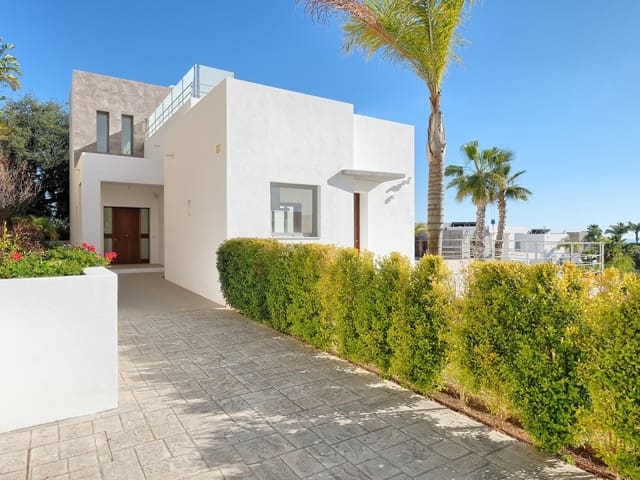 Chalet de 4 habitaciones en Los Arqueros - Puerto del Almendro, Benahavís en venta con piscina garaje - 2.300.000 € (Ref: 10071181)
