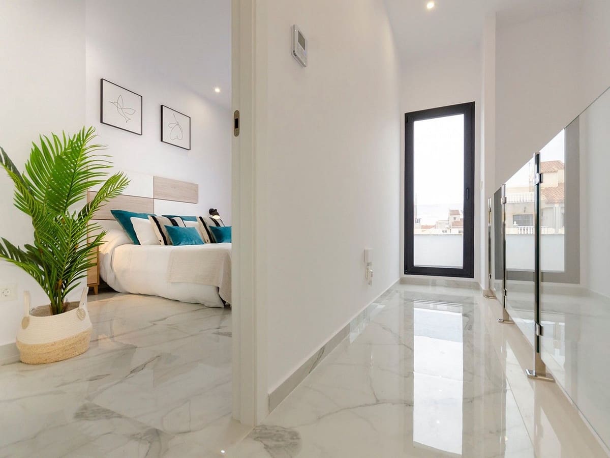 3 quarto Moradia para venda em Torrevieja com piscina garagem - 385 000 € (Ref: 10071202)