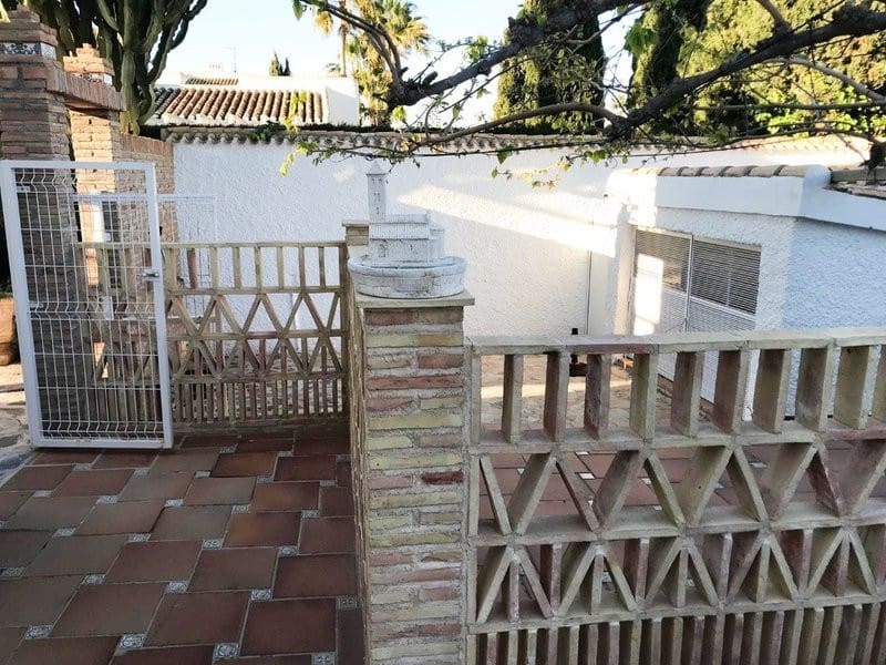 6 slaapkamer Villa te koop in Cabo Roig met zwembad garage - € 1.555.000 (Ref: 10071241)