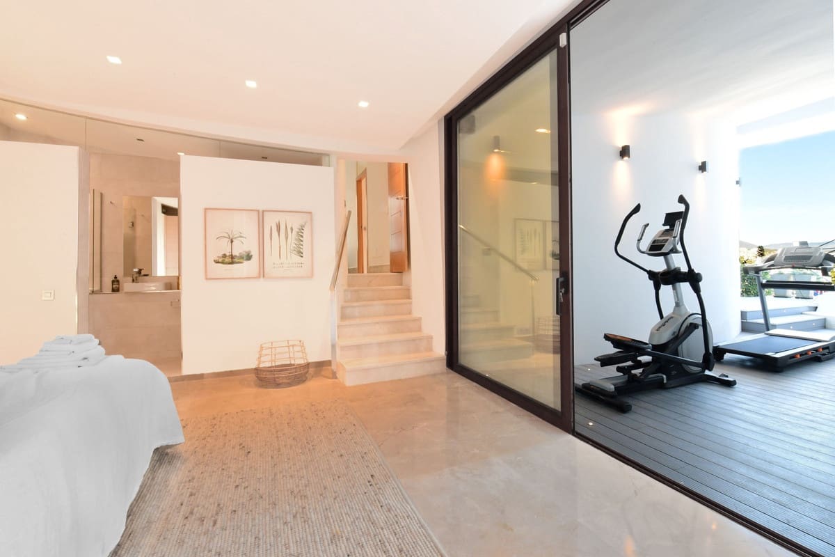 Chalet de 7 habitaciones en Nueva Andalucia en venta con piscina garaje - 4.400.000 € (Ref: 10071243)