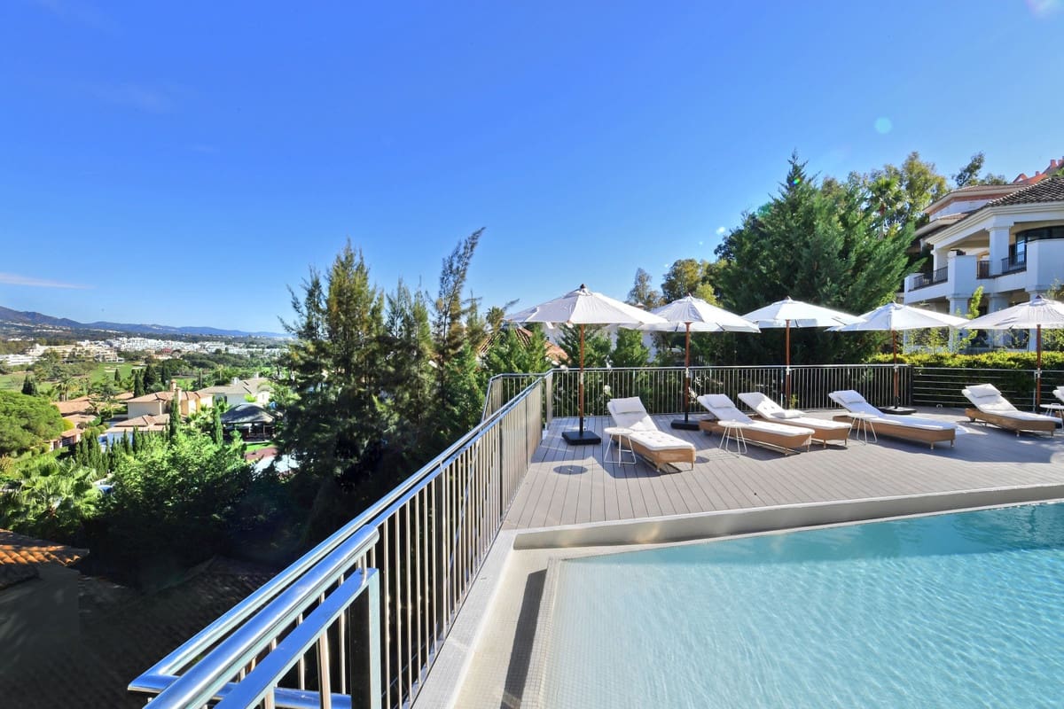 Chalet de 7 habitaciones en Nueva Andalucia en venta con piscina garaje - 4.400.000 € (Ref: 10071243)