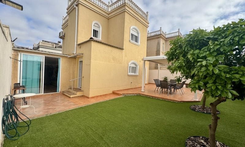 4 camera da letto Villa in vendita in Torrevieja con garage - 398.995 € (Rif: 10071315)