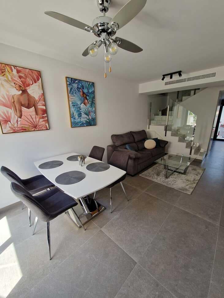 3 makuuhuone Omakotitalo myytävänä paikassa Guardamar del Segura - 359 900 € (Ref: 10071338)