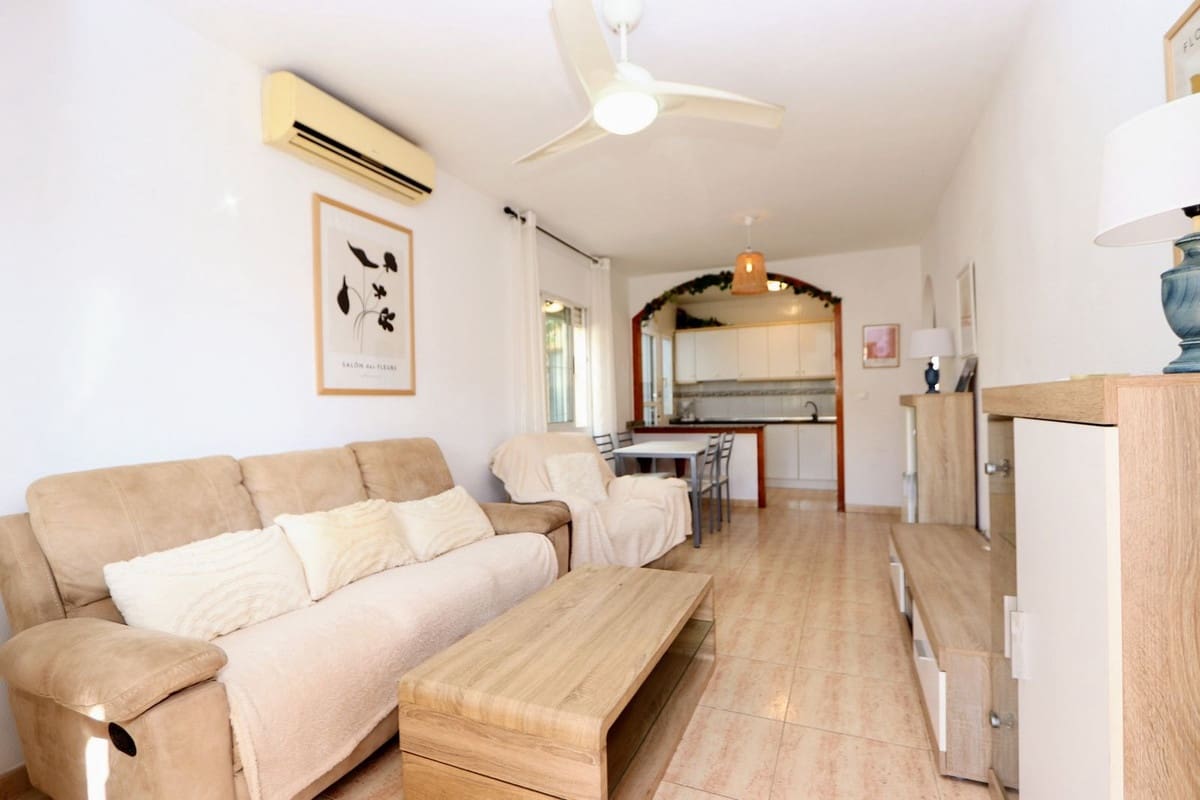 Chalet de 3 habitaciones en La Zenia en venta con piscina garaje - 280.000 € (Ref: 10071373)
