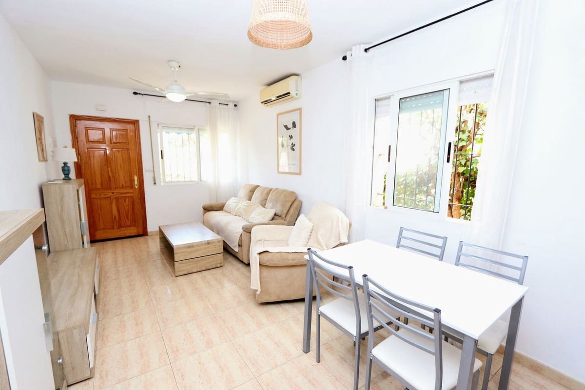 Chalet de 3 habitaciones en La Zenia en venta con piscina garaje - 280.000 € (Ref: 10071373)