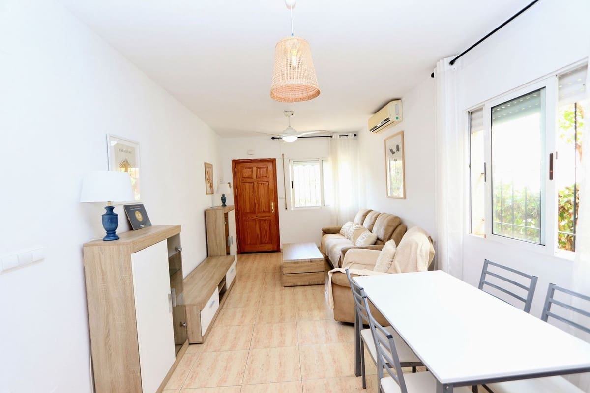 Chalet de 3 habitaciones en La Zenia en venta con piscina garaje - 280.000 € (Ref: 10071373)