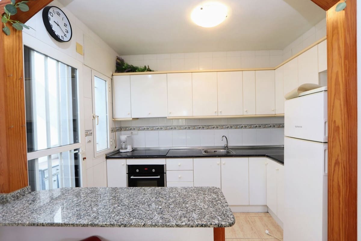 Chalet de 3 habitaciones en La Zenia en venta con piscina garaje - 280.000 € (Ref: 10071373)