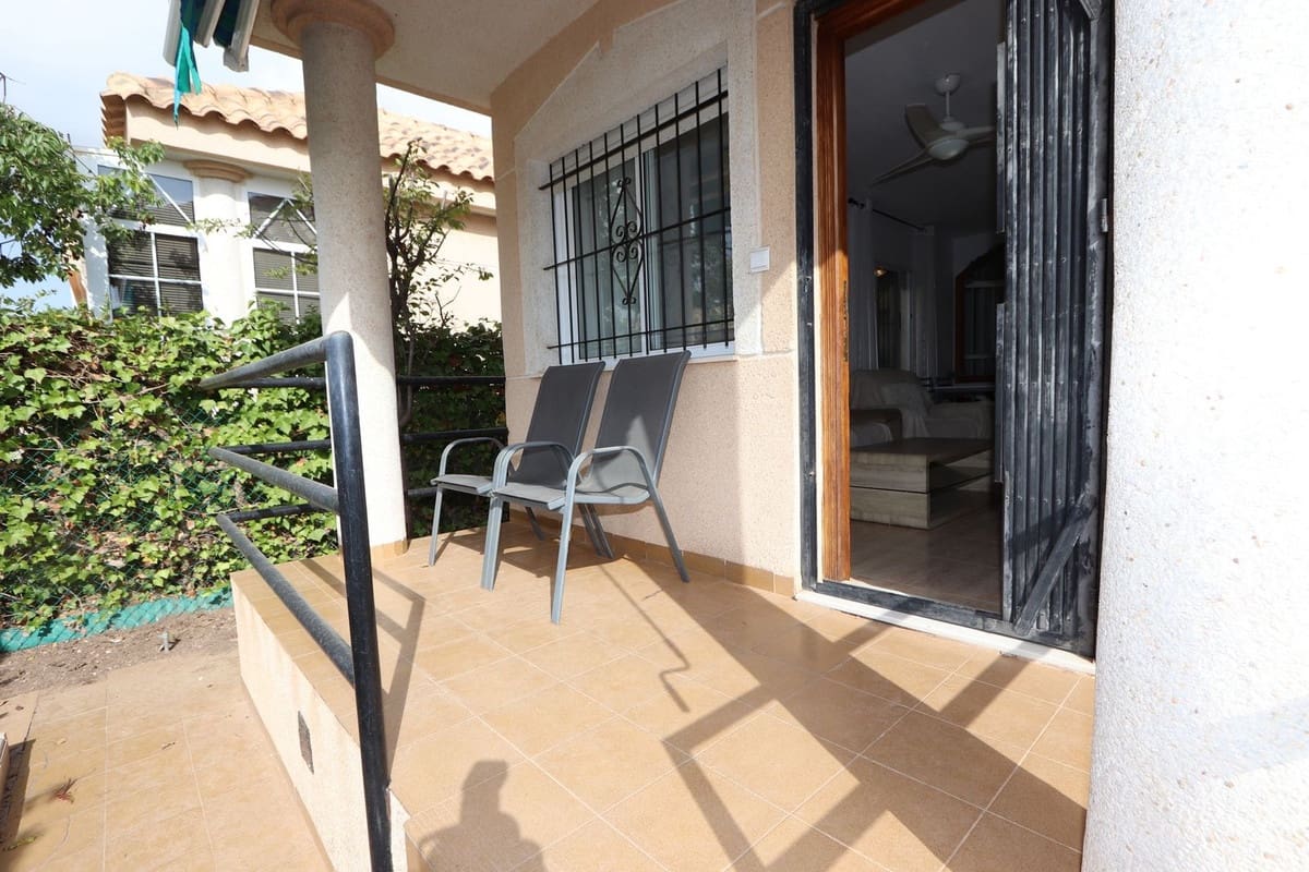 Chalet de 3 habitaciones en La Zenia en venta con piscina garaje - 280.000 € (Ref: 10071373)