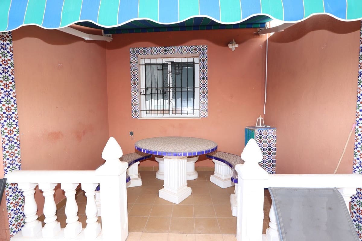 Chalet de 3 habitaciones en La Zenia en venta con piscina garaje - 280.000 € (Ref: 10071373)