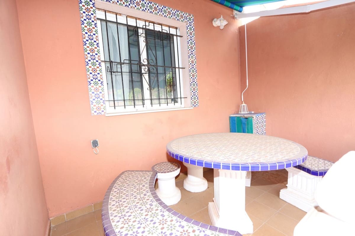 Chalet de 3 habitaciones en La Zenia en venta con piscina garaje - 280.000 € (Ref: 10071373)