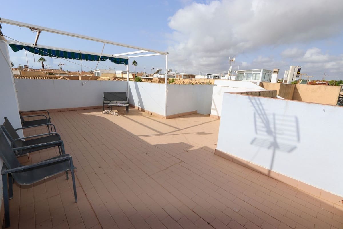Chalet de 3 habitaciones en La Zenia en venta con piscina garaje - 280.000 € (Ref: 10071373)