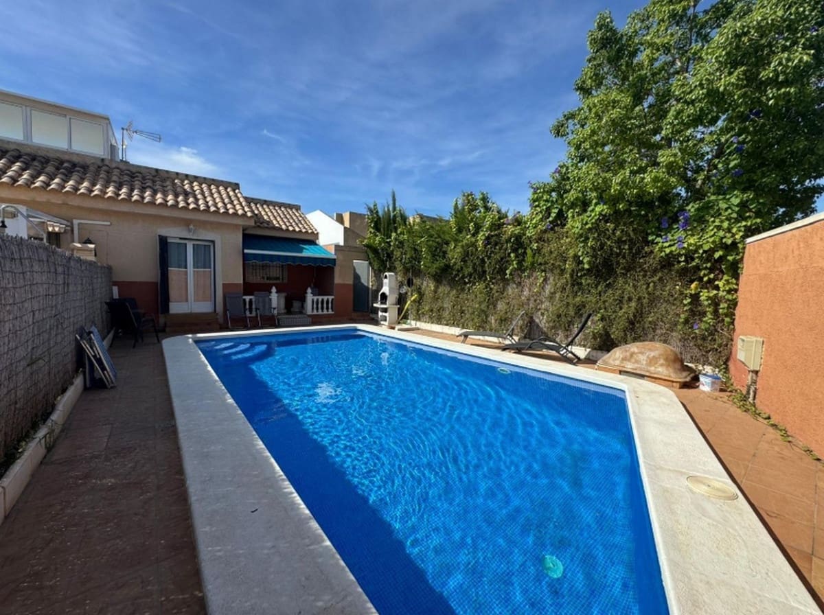 Chalet de 3 habitaciones en La Zenia en venta con piscina garaje - 280.000 € (Ref: 10071373)