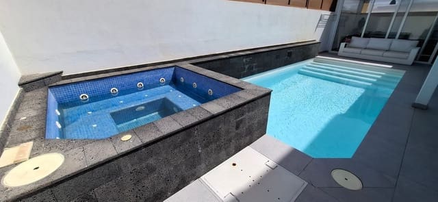 4 camera da letto Villa in vendita in Corralejo, La Oliva con piscina garage - 570.000 € (Rif: 10071375)
