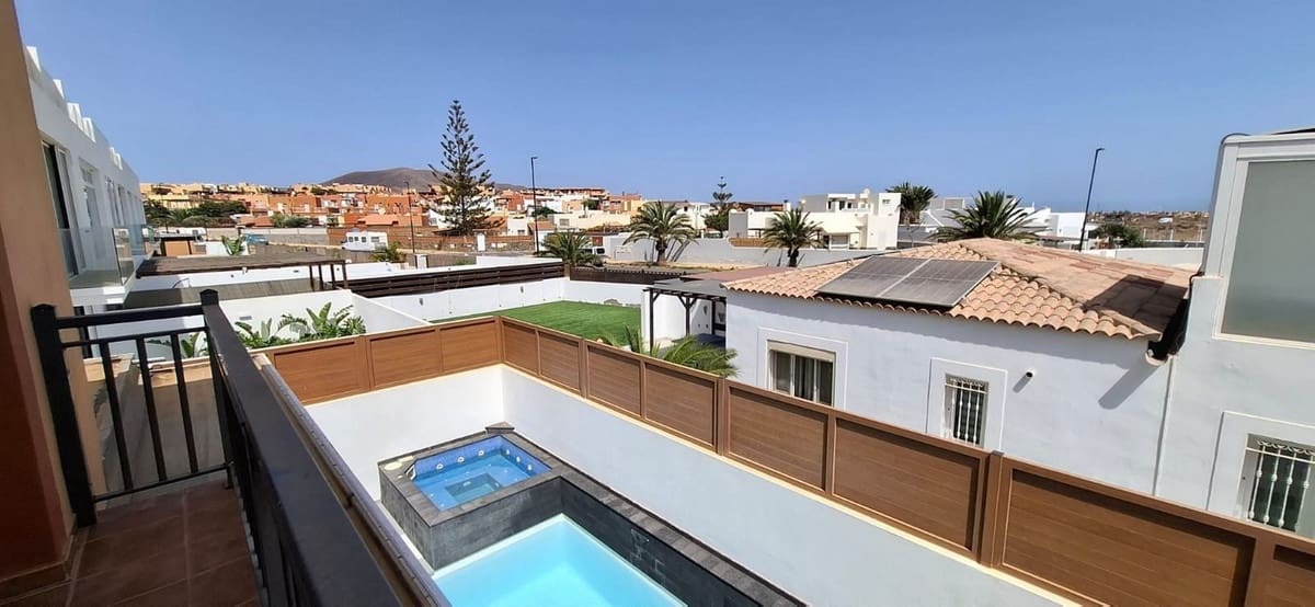 4 camera da letto Villa in vendita in Corralejo con piscina garage - 570.000 € (Rif: 10071375)