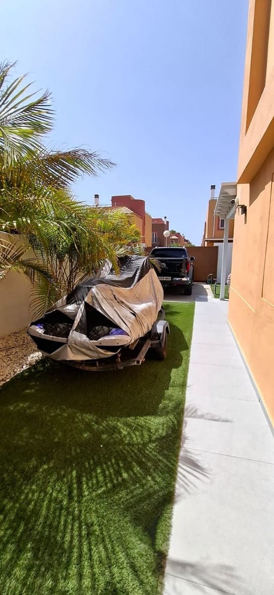 4 camera da letto Villa in vendita in Corralejo con piscina garage - 570.000 € (Rif: 10071375)