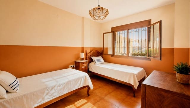 5 sypialnia Willa na sprzedaż w Fuente Alegre, Miasto Málaga z garażem - 595 000 € (Ref: 10071385)